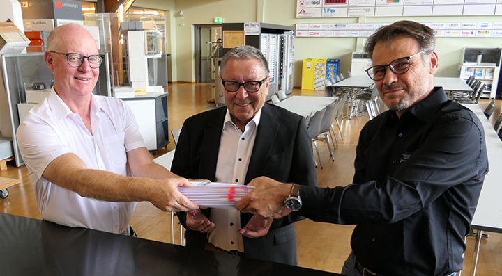 Das Bildungszentrum Polybau hat die Bildungspläne unterzeichnet. V. l.: André Schreyer (Geschäftsführer), Beat Brülhart (Präsident) und Beat Hanselmann (Leiter Bildung).